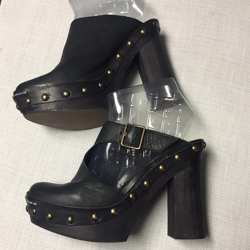Free People black platform chunky heels size 39.
